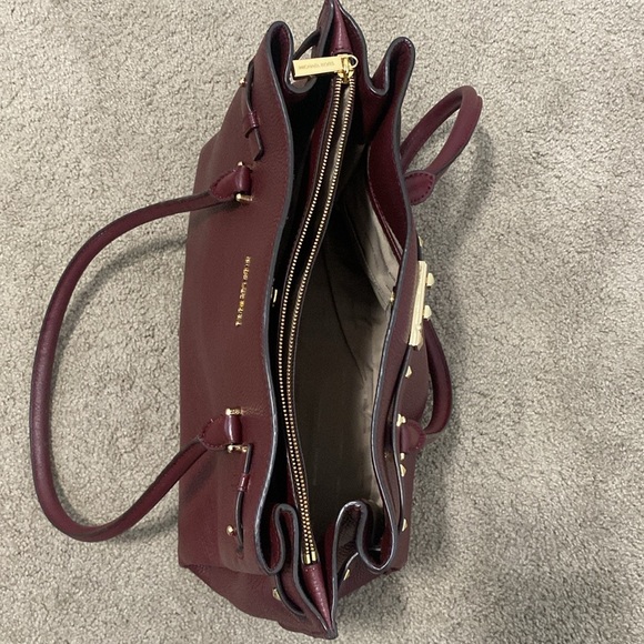 Michael Kors Fine Leather Handbag - Picture 4 of 12